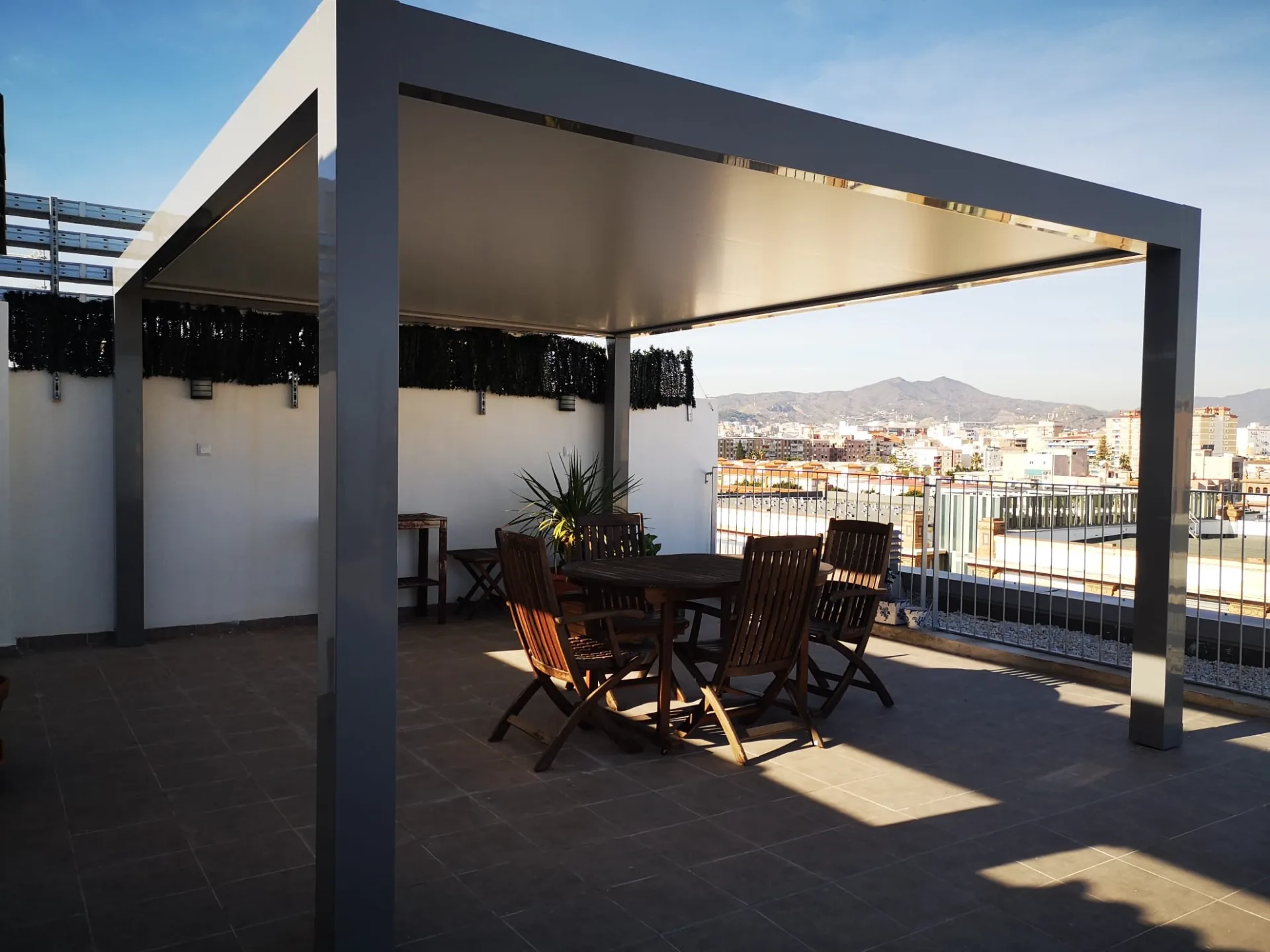 Techo TAF autoportante sobre una terraza urbana